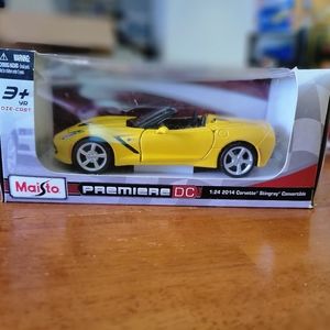 Maisto premiere DC 1:24 2014 Corvette Stingray Convertible Yellow metal car.